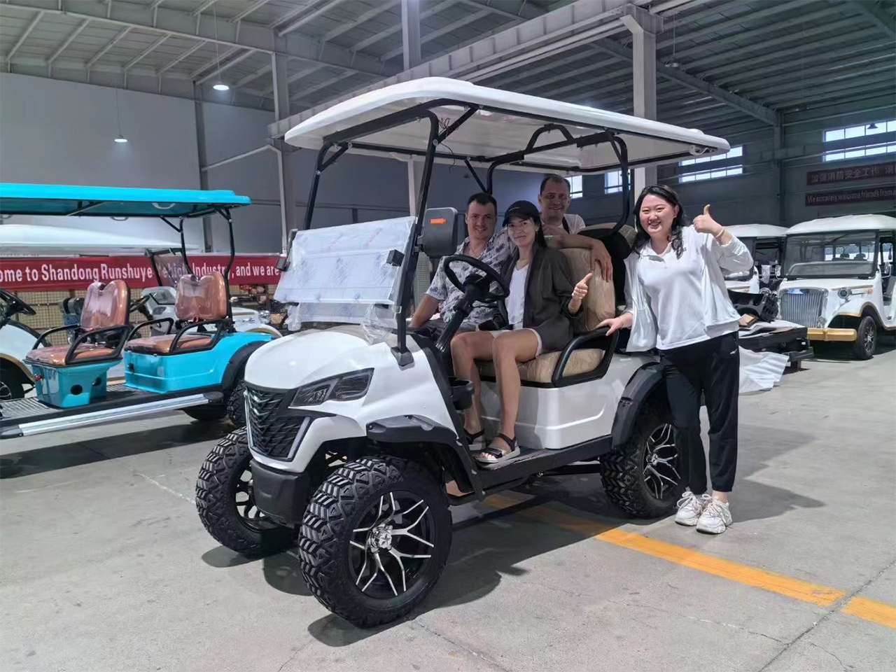 電動(dòng)訓(xùn)練觀光車高爾夫球車出口產(chǎn)品